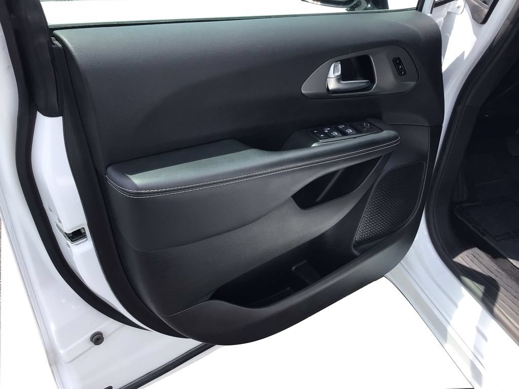 Used 2025 Chrysler Pacifica Select FWD image 20