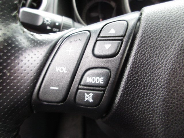 Used 2005 MAZDA MAZDA3 s w/ Moonroof & 6-CD Pkg FWD image 18