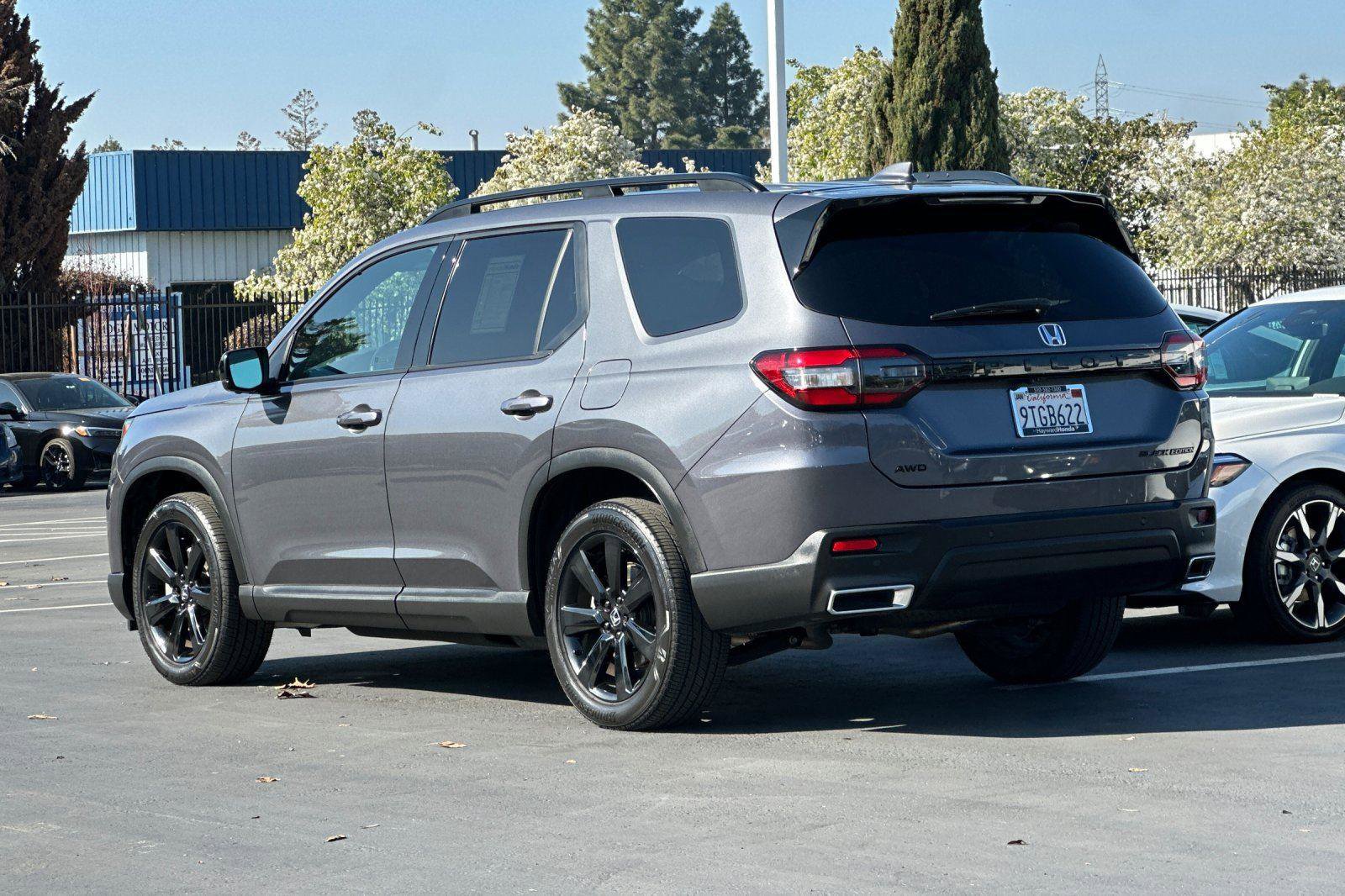 Certified 2025 Honda Pilot Black Edition image 5