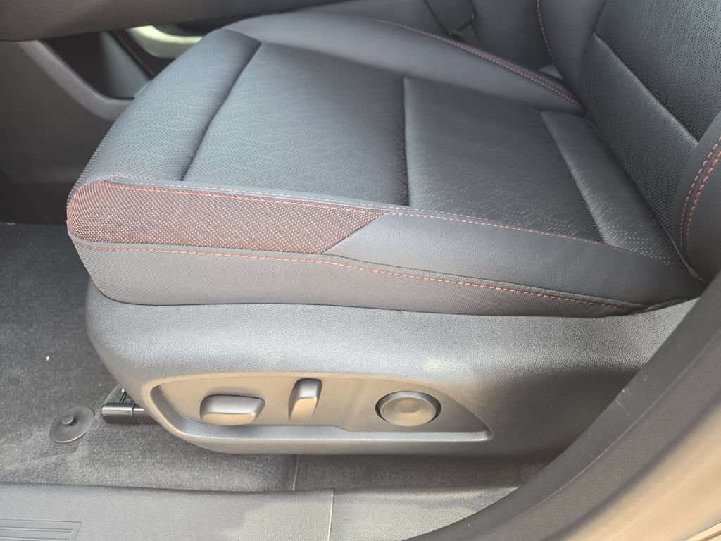 New 2027 Chevrolet Equinox RS w/ Convenience Package III FWD image 19