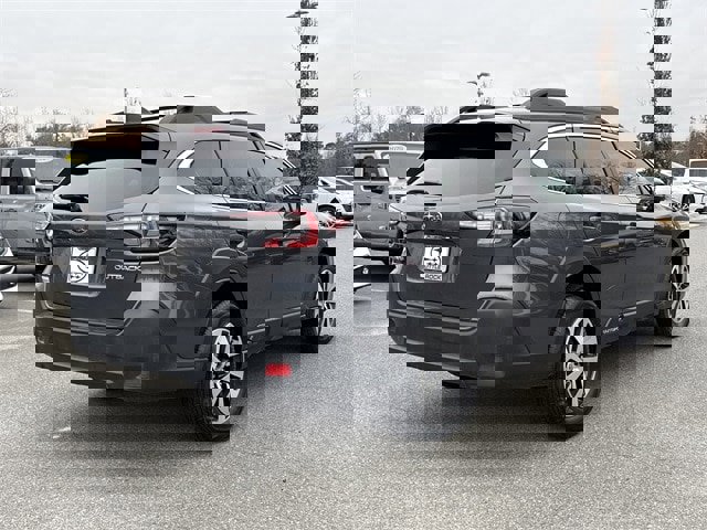 Used 2025 Subaru Outback Premium image 3