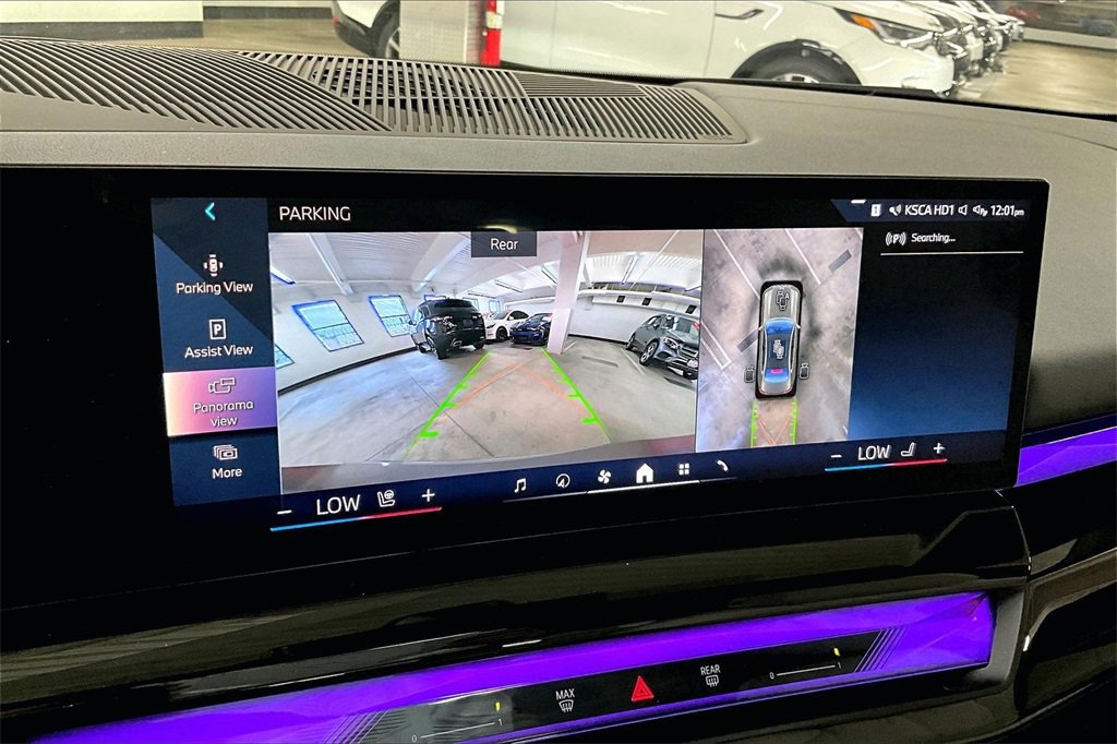 Used 2025 BMW i5 xDrive40 w/ Premium Package image 14