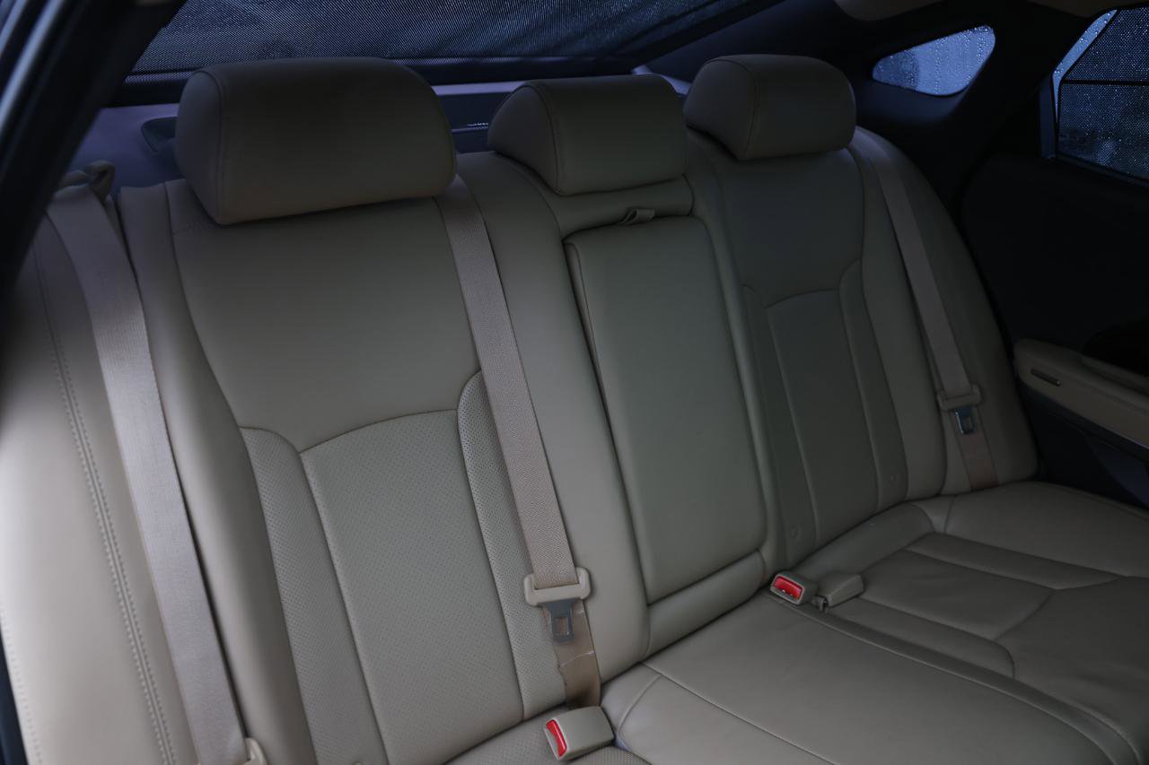 Used 2013 Hyundai Azera w/ Technology Pkg image 14