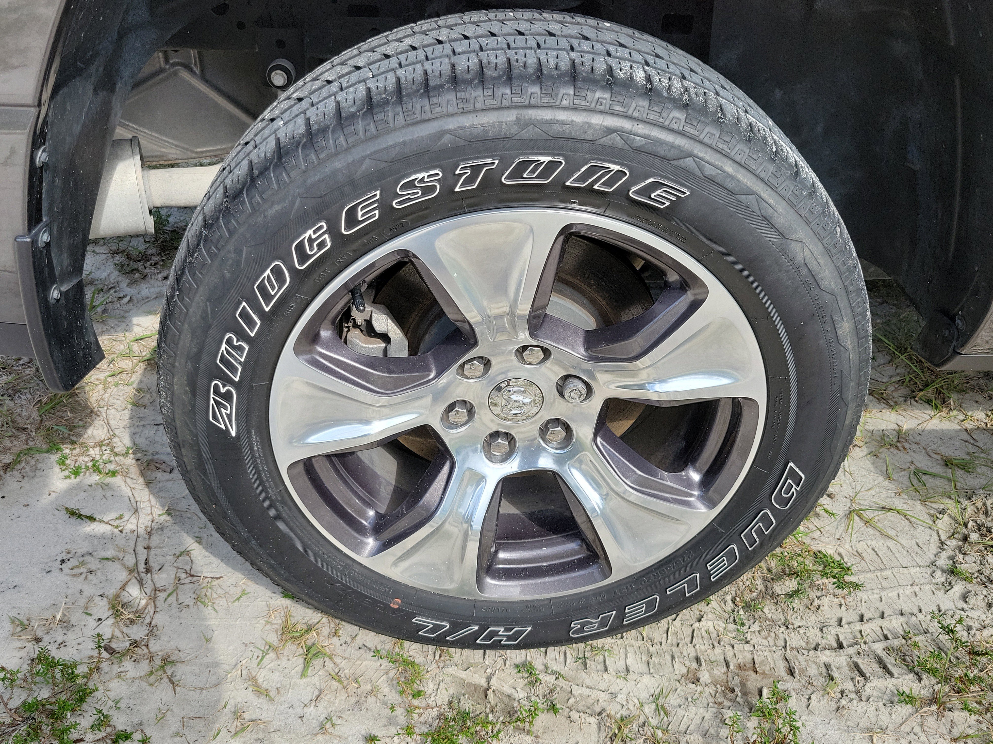Used 2023 RAM 1500 Laramie AWD/4WD image 5