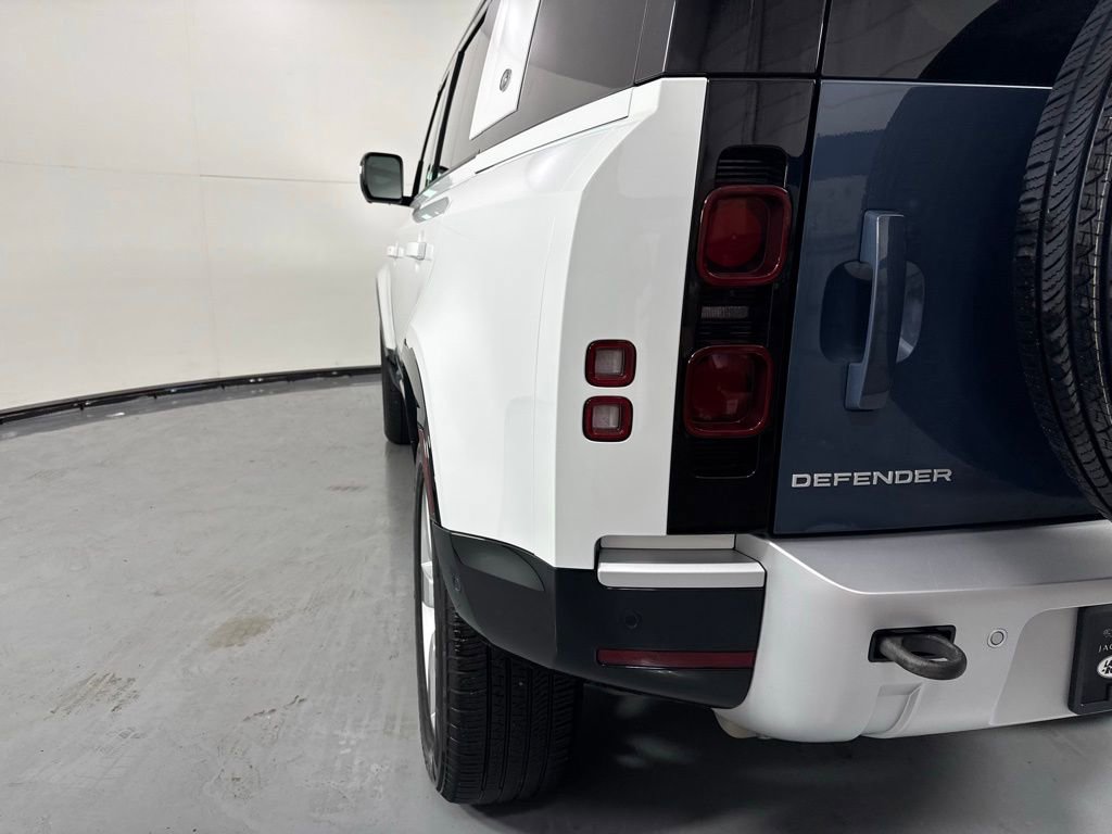 Used 2024 Land Rover Defender 110 S image 8