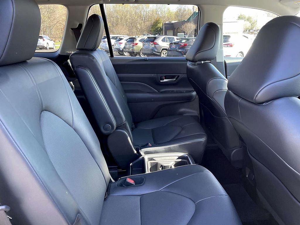 Used 2025 Toyota Grand Highlander FWD image 12
