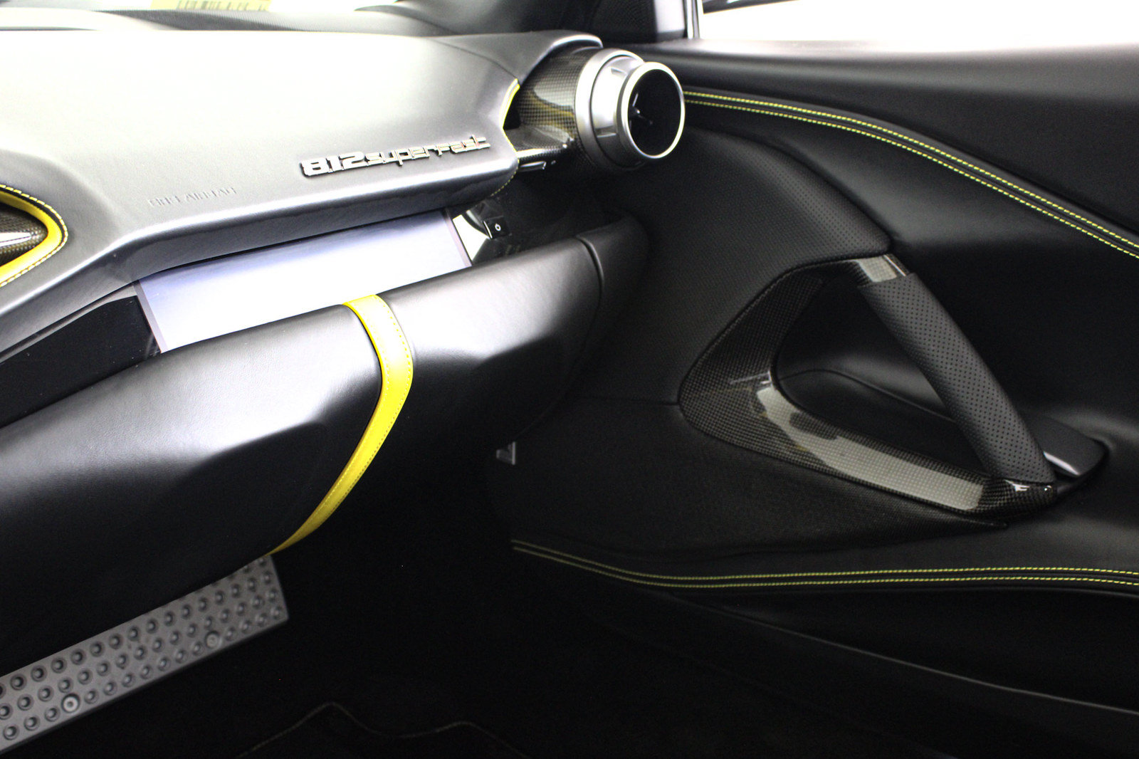 Used 2019 Ferrari 812 Superfast RWD image 39