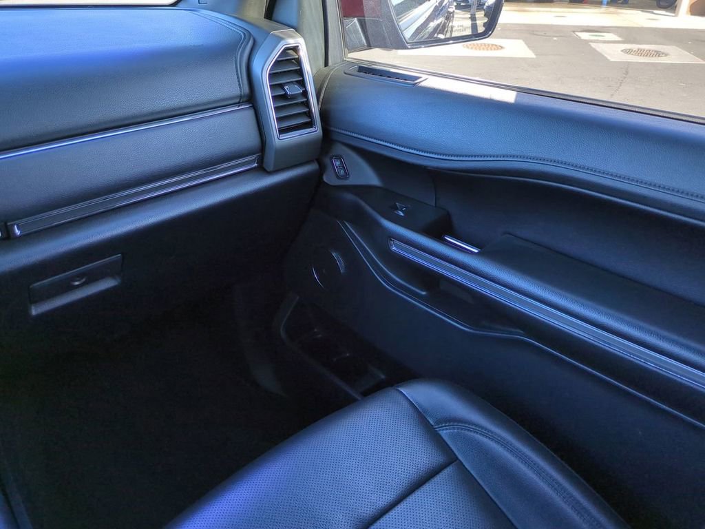 Used 2021 Ford Expedition XLT image 16