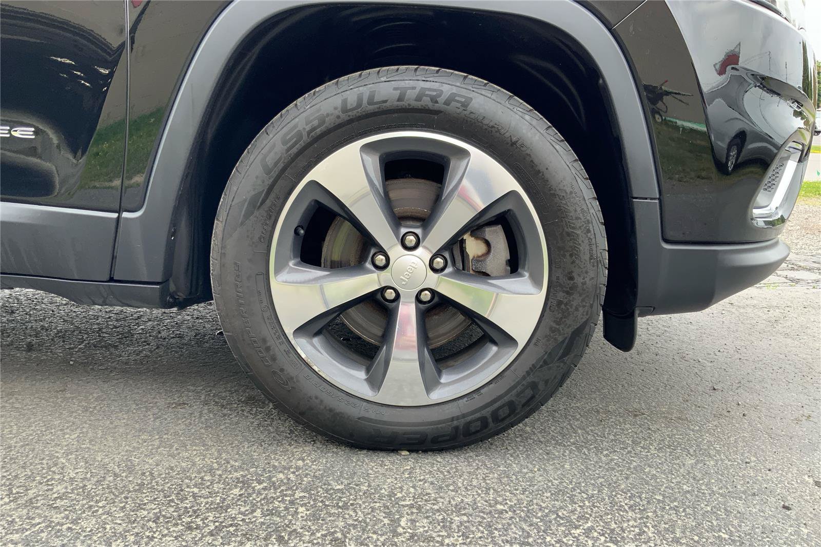 Used 2019 Jeep Cherokee Limited AWD/4WD image 26