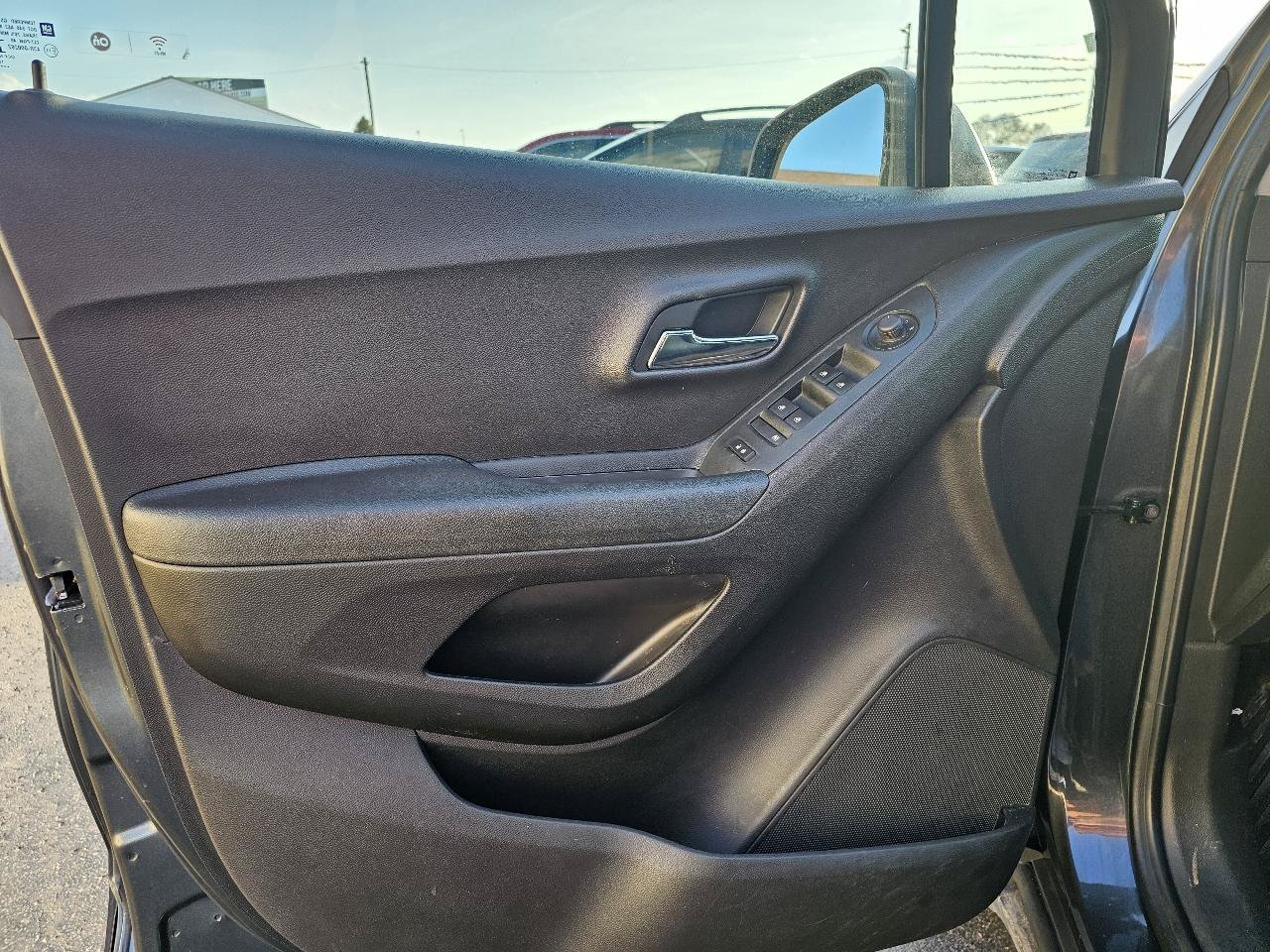 Used 2019 Chevrolet Trax LS w/ Tint and Cruise Package FWD image 4