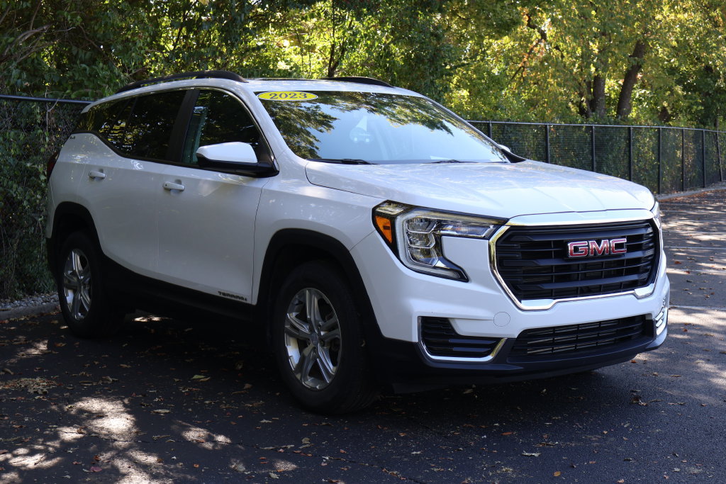 Certified 2023 GMC Terrain SLE w/ Driver Convenience Package FWD image 12