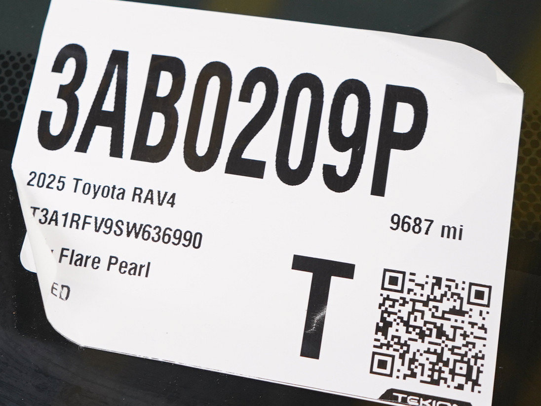 Used 2025 Toyota RAV4 XLE Premium w/ Weather Package AWD/4WD image 33
