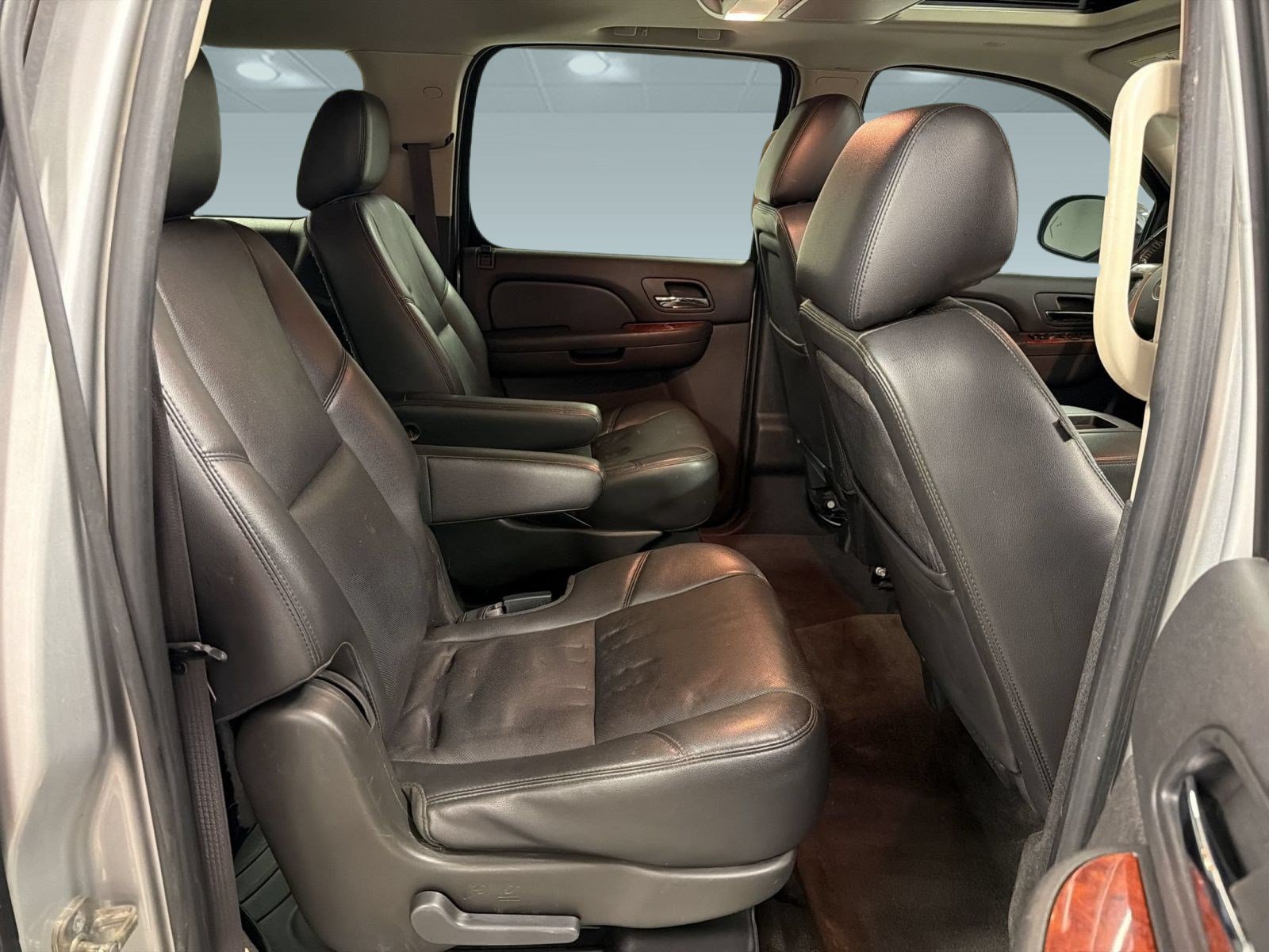 Used 2013 Chevrolet Suburban LTZ AWD/4WD image 30
