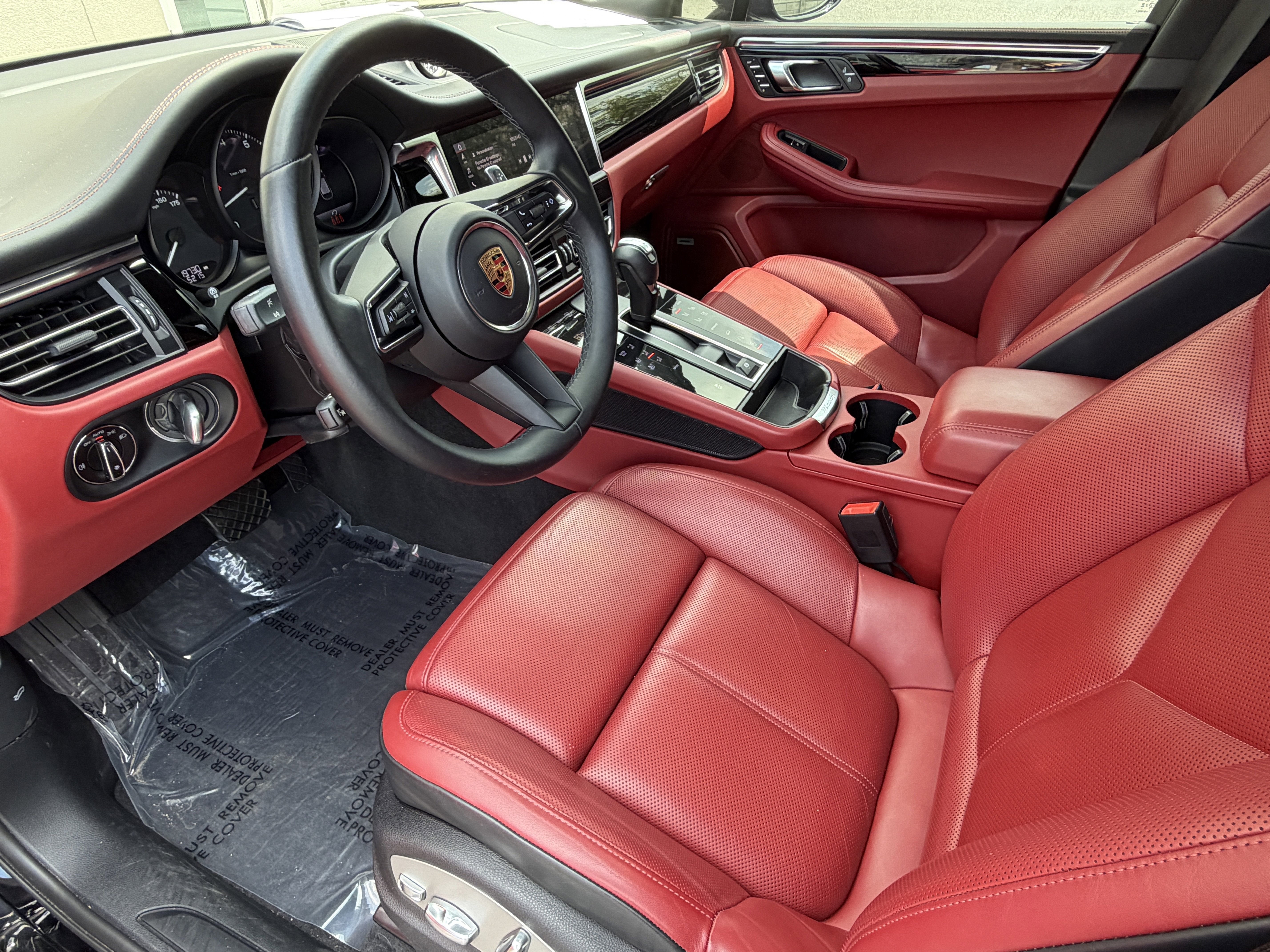 Certified 2024 Porsche Macan image 4