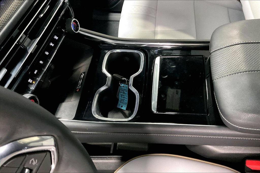 Used 2025 Chevrolet Traverse High Country w/ LPO, Floor Liner Package AWD/4WD image 17