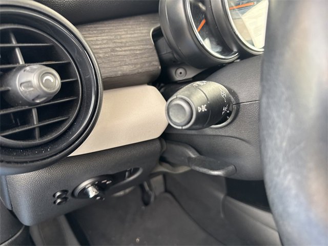 Used 2015 MINI Cooper 2-Door Hardtop image 19