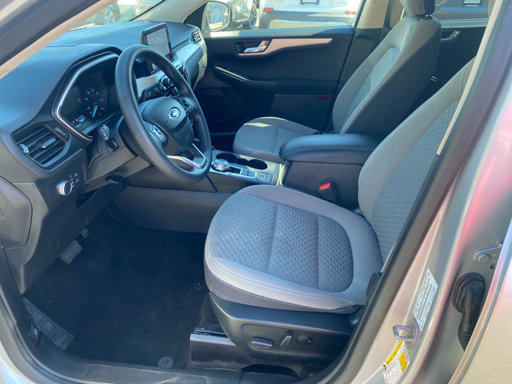Used 2020 Ford Escape SE image 9