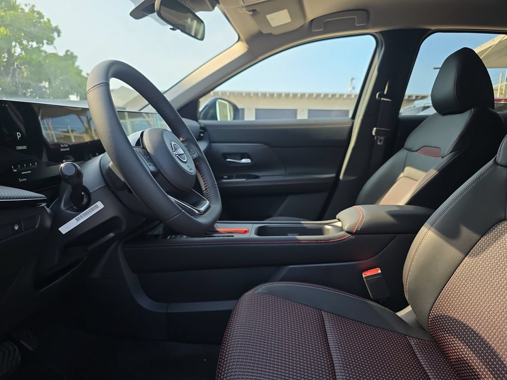 New 2026 Nissan Kicks SR AWD/4WD image 25