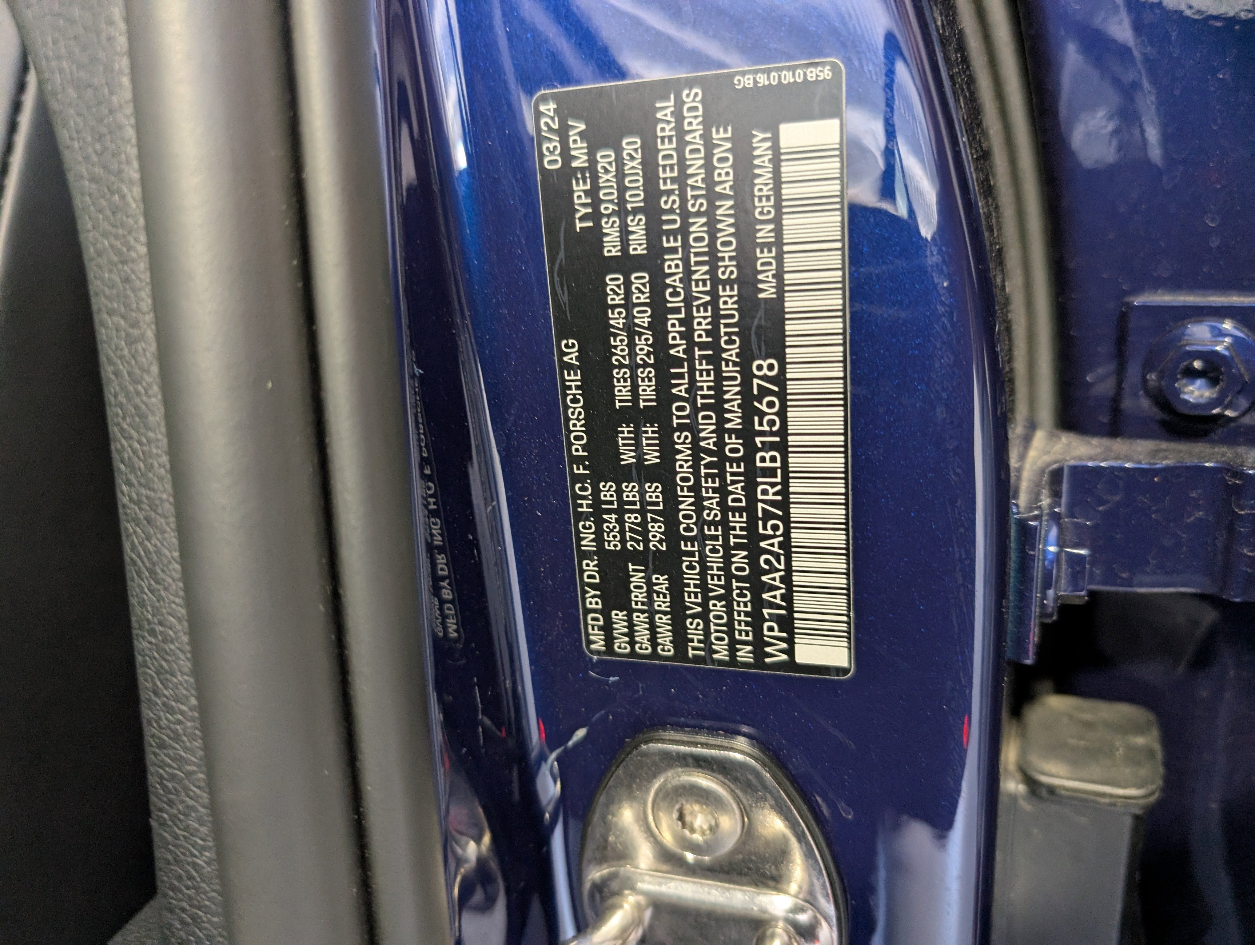 Certified 2024 Porsche Macan image 38