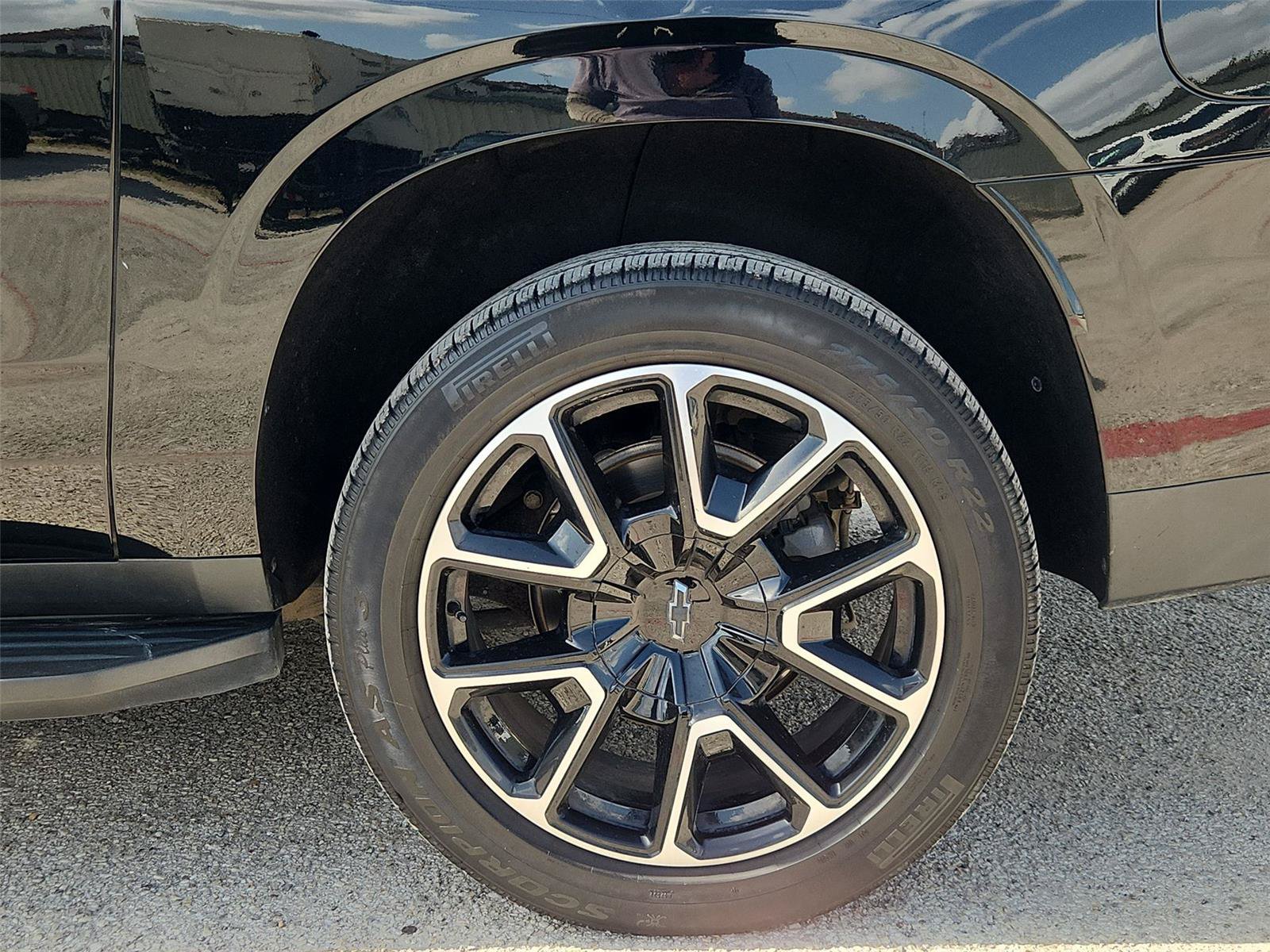Used 2021 Chevrolet Suburban RST w/ Rear Media and Nav Package RWD image 34