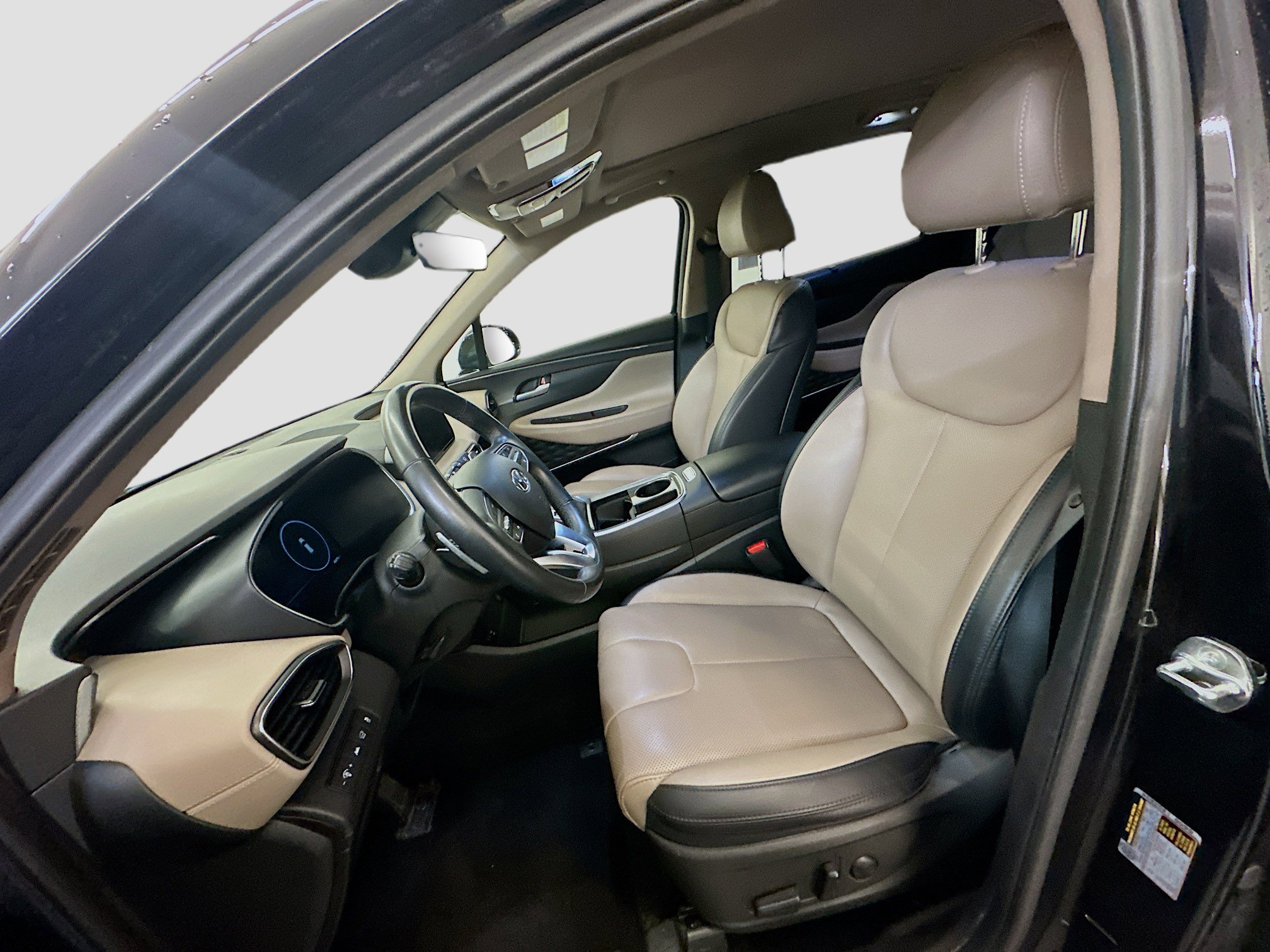 Used 2023 Hyundai Santa Fe SEL w/ Premium Package image 13