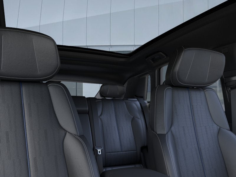 New 2026 Cadillac Lyriq Luxury AWD/4WD image 24