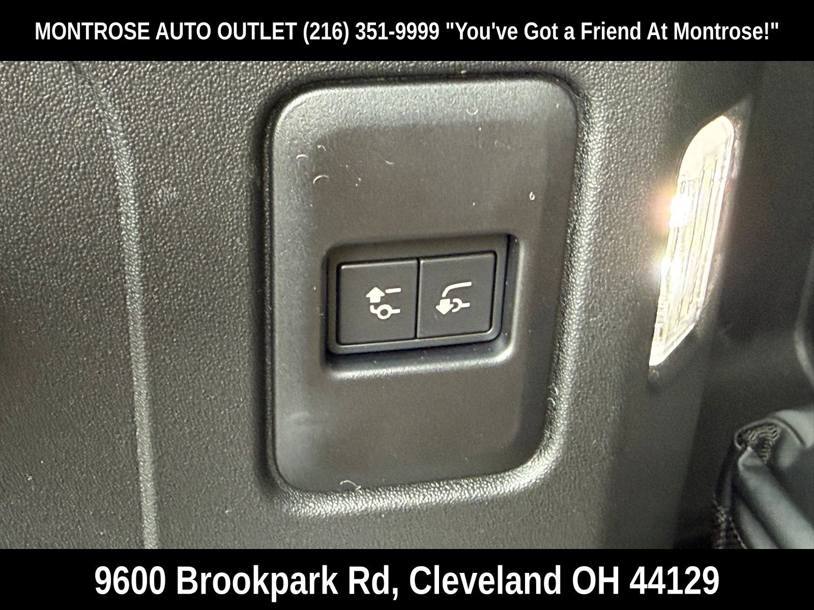 New 2026 Land Rover Defender 110 X-Dynamic SE image 43