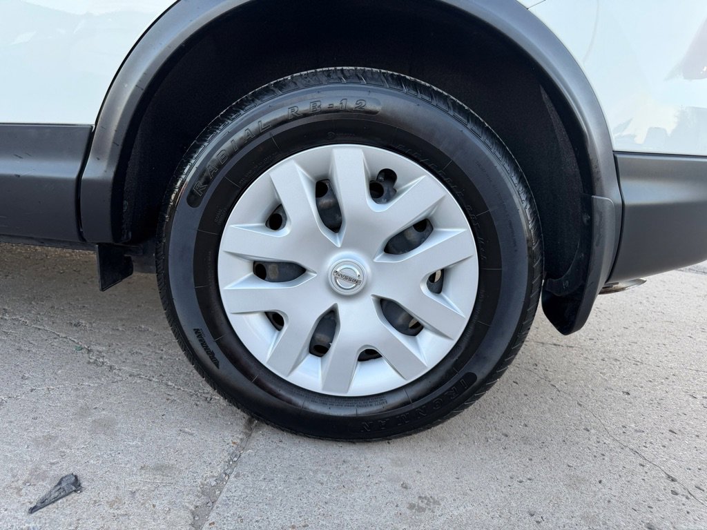 Used 2020 Nissan Rogue Sport S image 18