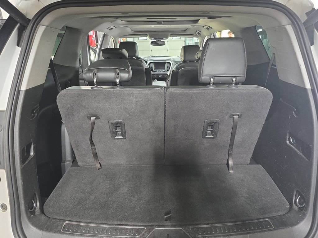 Used 2017 GMC Acadia SLT FWD image 13