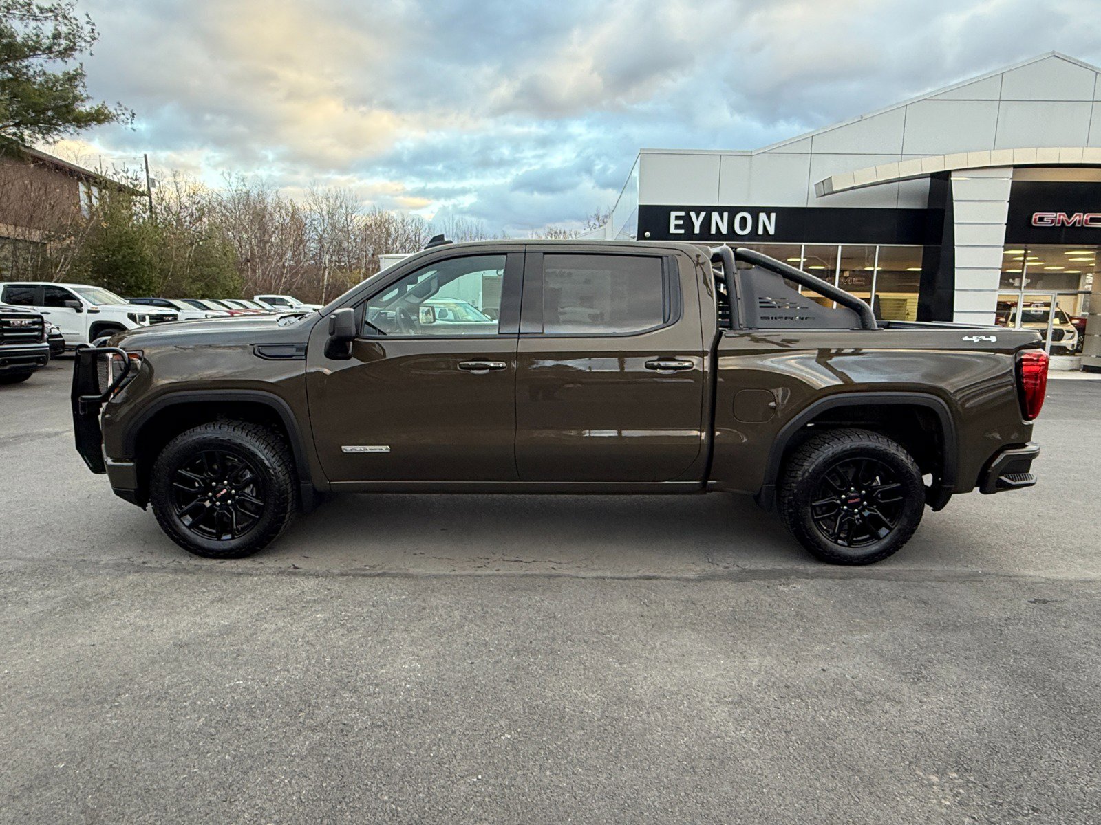 Used 2024 GMC Sierra 1500 Elevation image 2