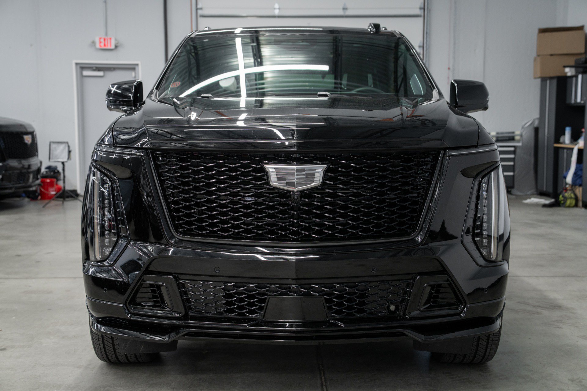 Used 2025 Cadillac Escalade V w/ LPO, ONYX Package AWD/4WD image 4
