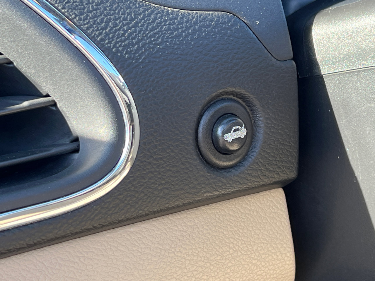 Used 2012 Chrysler 200 Touring image 28