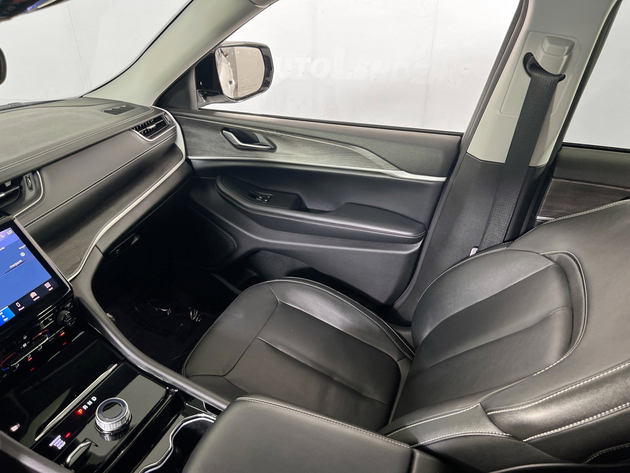 Used 2023 Jeep Grand Cherokee Limited image 24
