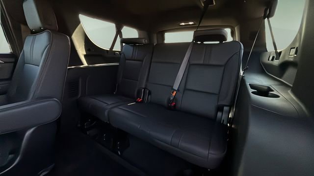 Used 2023 Chevrolet Suburban RST w/ Sport Performance Package image 33