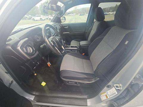 Used 2021 Toyota Tacoma TRD Sport w/ Technology Package image 2