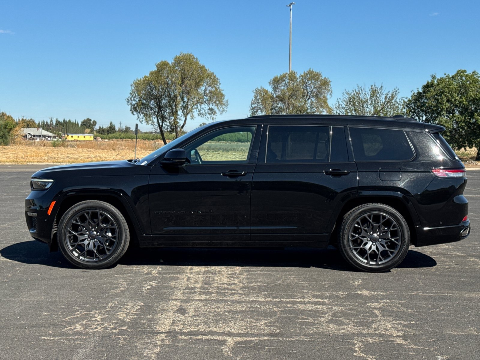 Used 2025 Jeep Grand Cherokee L Summit w/ Obsidian Package AWD/4WD image 7