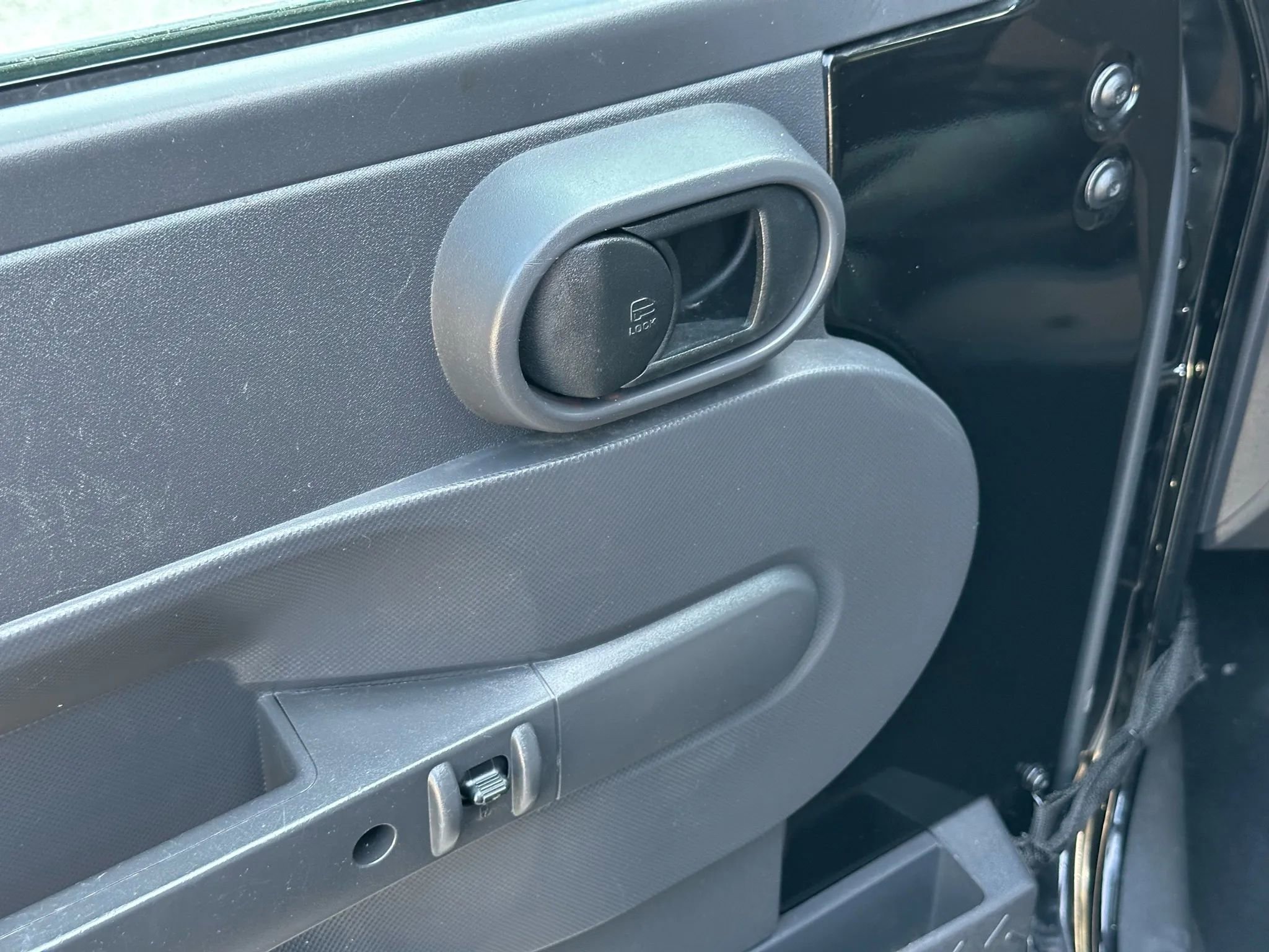 Used 2010 Jeep Wrangler Rubicon w/ Dual Top Group image 12