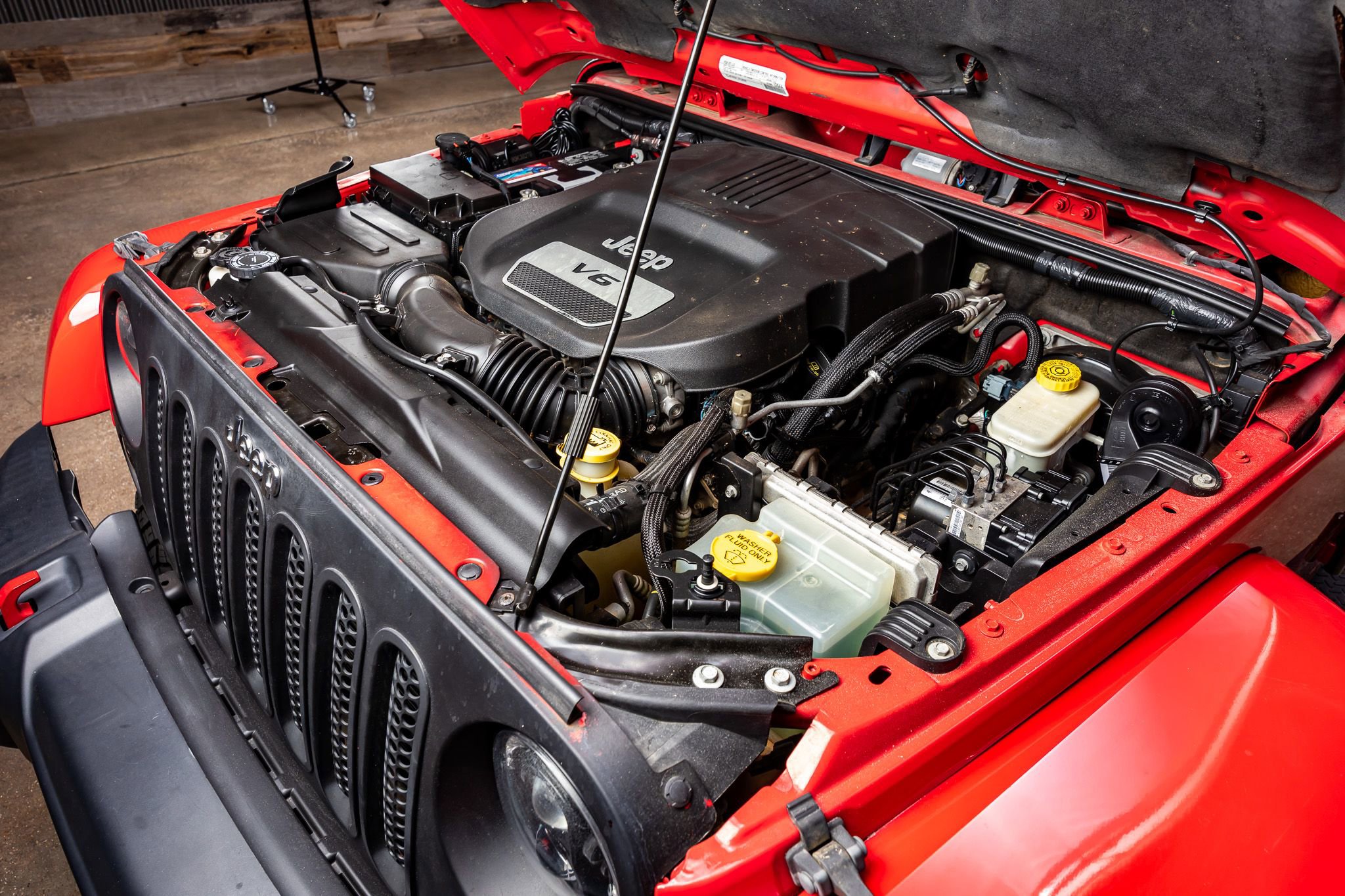 Used 2015 Jeep Wrangler Unlimited Sahara w/ Katzkin Premium Leather Group image 36