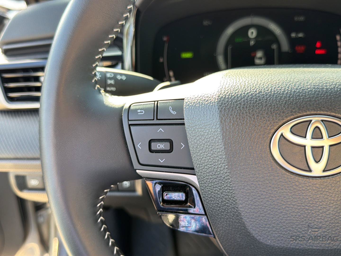 Used 2025 Toyota Camry SE FWD image 28