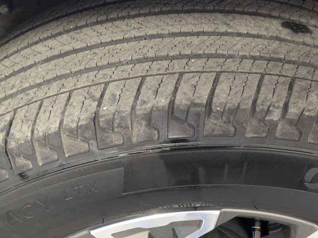 Certified 2025 GMC Sierra 1500 SLT image 9