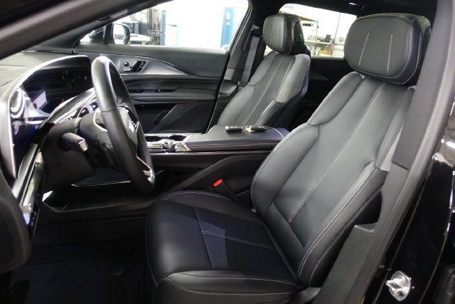 Used 2024 Cadillac Lyriq Tech AWD/4WD image 11