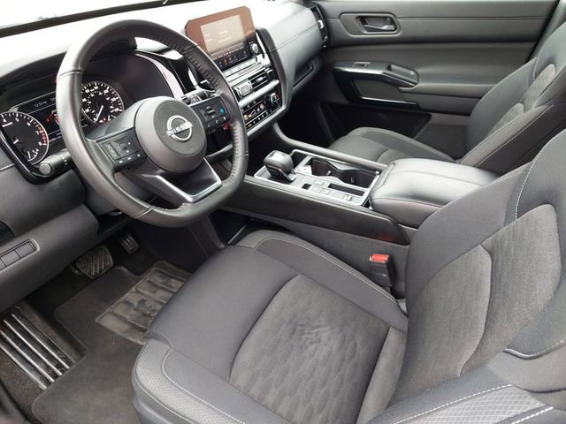 Used 2024 Nissan Pathfinder SV FWD image 16