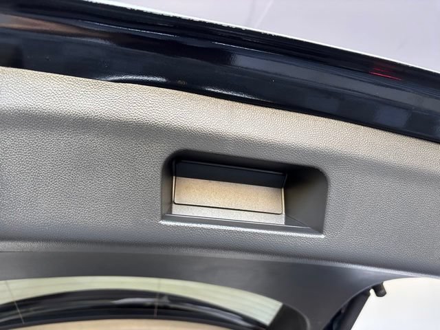 Used 2023 Buick Enclave Essence AWD/4WD image 29