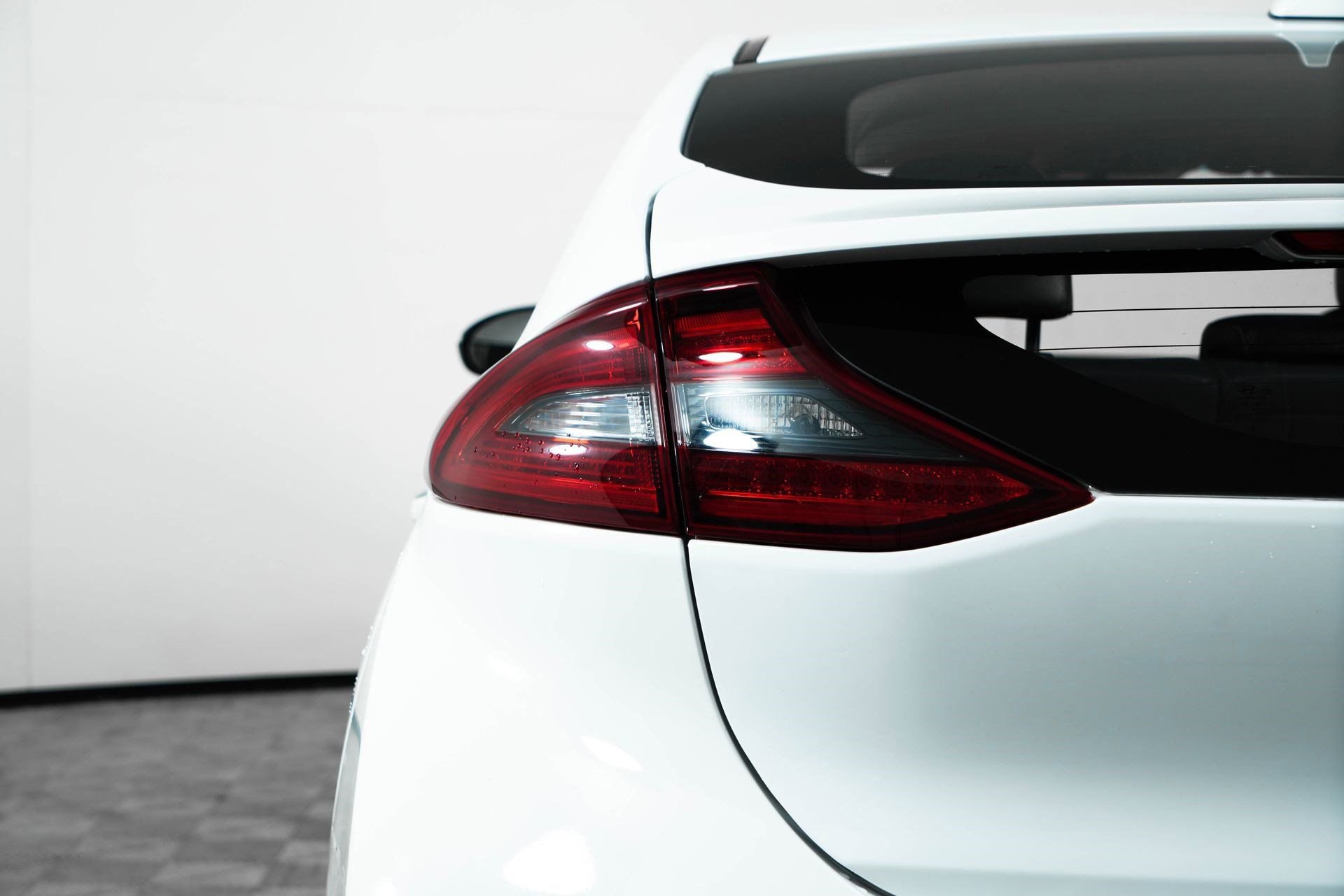 Used 2017 Hyundai Ioniq Limited image 14