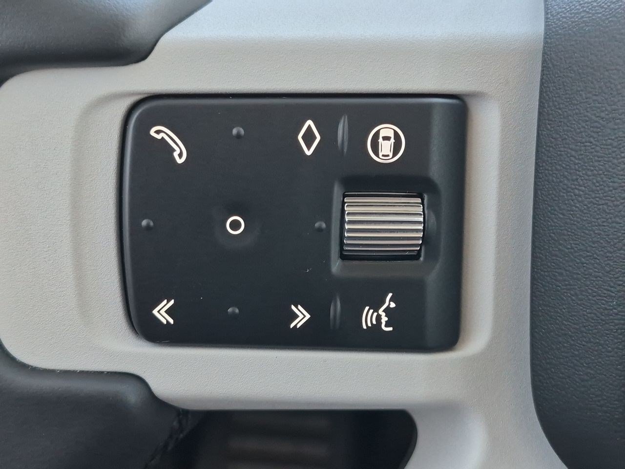 Certified 2025 Land Rover Defender 110 X-Dynamic SE AWD/4WD image 11