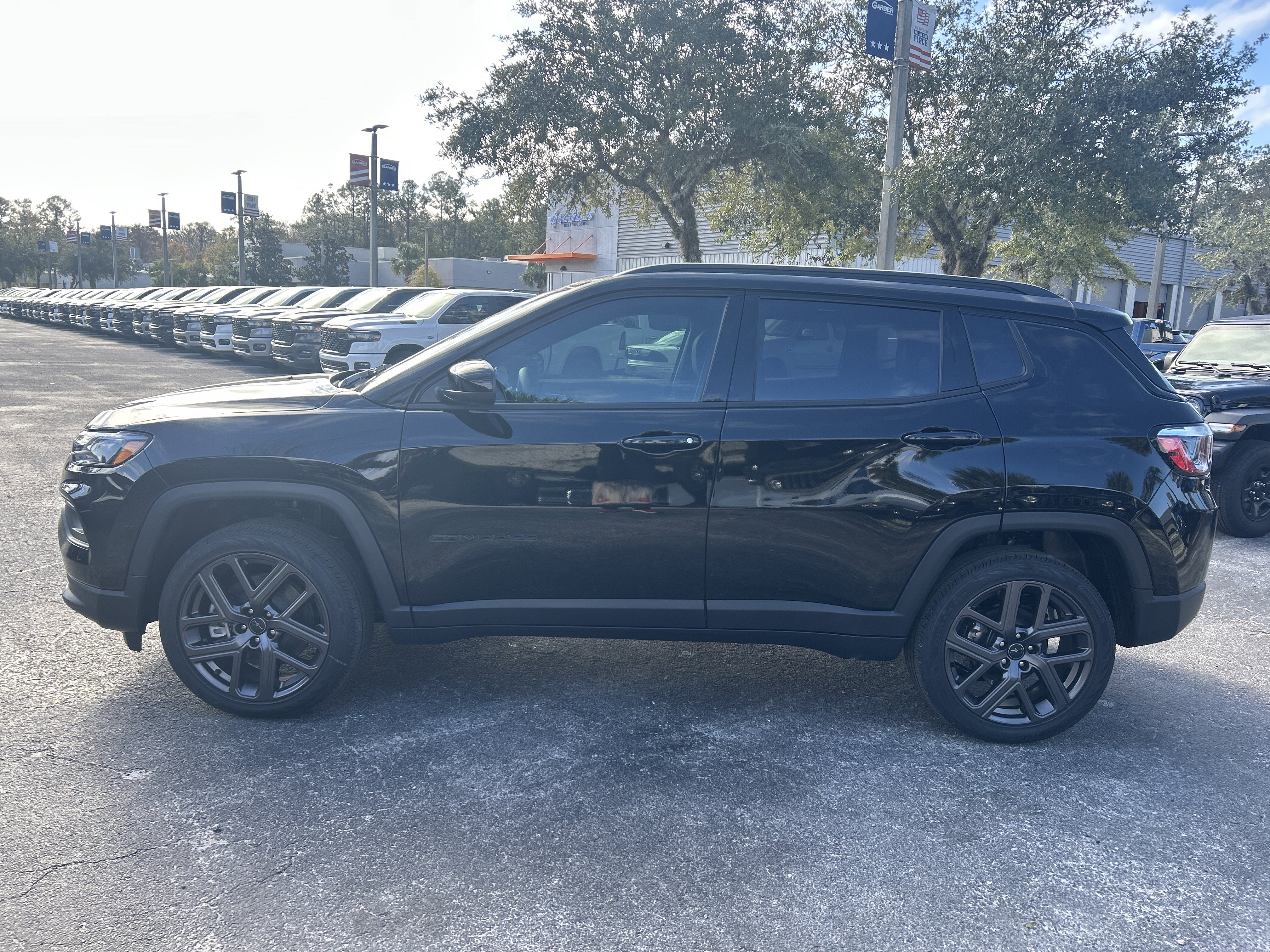 New 2026 Jeep Compass Latitude image 4