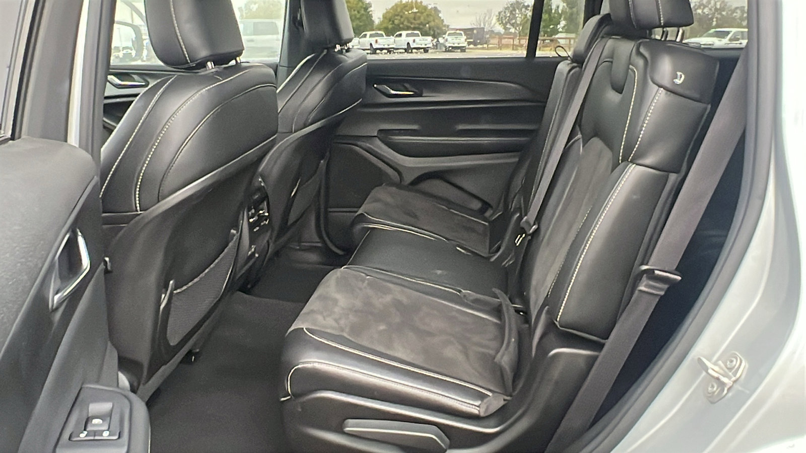 Used 2024 Jeep Grand Cherokee L Laredo image 20