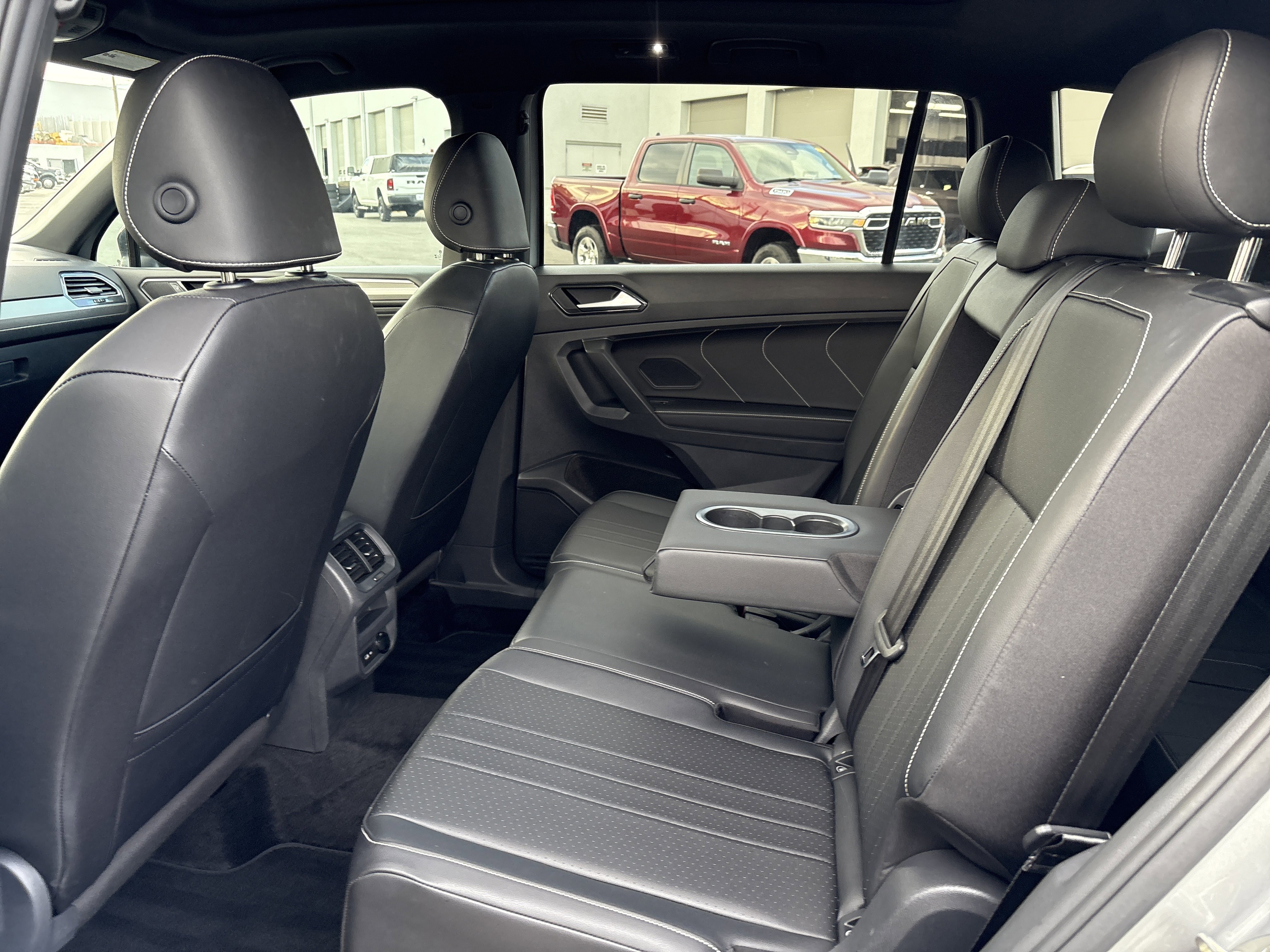 Used 2023 Volkswagen Tiguan SE R-Line image 32