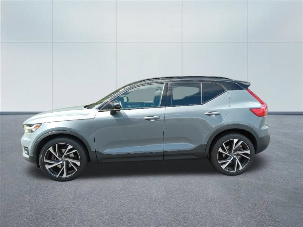 Used 2022 Volvo XC40 T5 R-Design w/ Climate Package AWD/4WD image 2