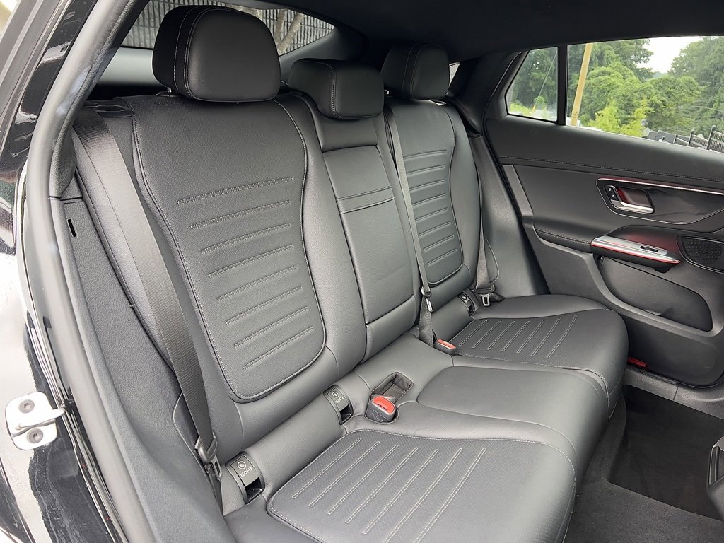 Used 2025 Mercedes-Benz GLC 300 4MATIC w/ AMG Line image 33